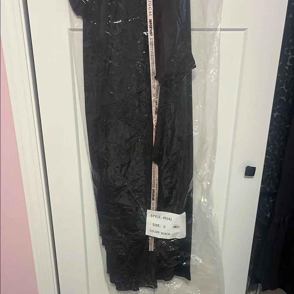 NWT- size 0- mac duggal - Black One-Shoulder high-low Dress - Picture 6 of 8